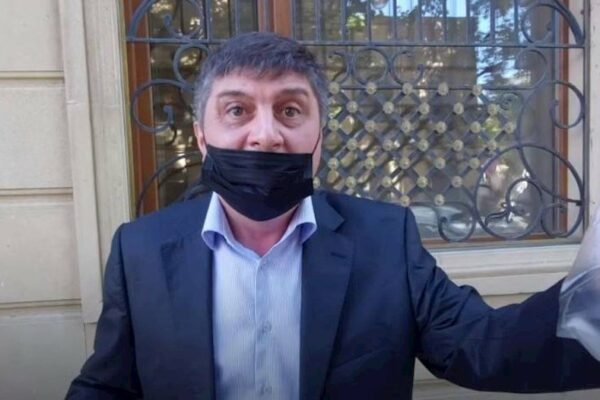 “Prokuror mənə deyir ki, siz bilmirsiniz, polis həmişə prokurorluğun adı ilə pul alır?”