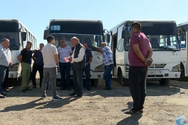 Bakıda avtobus sürücüləri sərnişinləri daşımaqdan imtina etdi