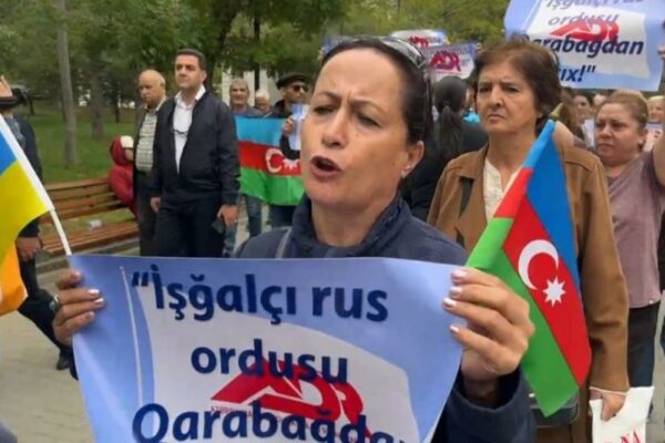 “İşğalçı rus ordusu Qarabağdan çıxsın” – Bakıda aksiya