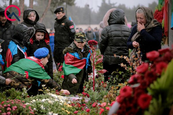 Zəfər Günündə İkinci Şəhidlər xiyabanına insan axını başlayıb – FOTO