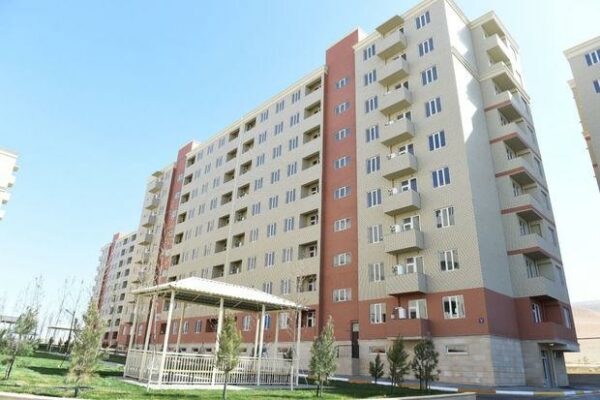 Bakıda nişanlı qız məktub yazıb özünü eyvandan atdı 