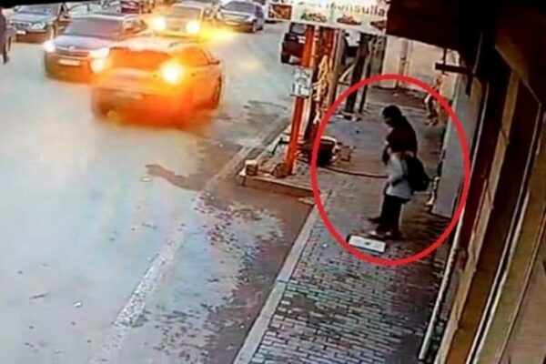 Bakıda orta yaşlı kişi məktəbli qızı naməlum yerə aparmaq istədi – Video