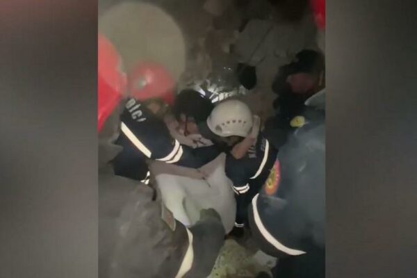 Azərbaycan xilasediciləri 26 nəfəri sağ, 47 nəfərin isə cəsədini çıxarıb – VİDEO