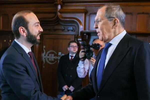 Hindistanda Lavrov-Mirzoyan görüşünün pərfəarxası: “Ermənistanla yanaşı, Rusiya da silah almaq üçün bazar axtarır…”