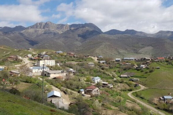 Azərbaycanda satışa çıxarılan kəndin əhalisinə nə olub?