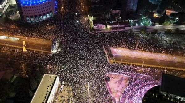 Təl-Əvivdə 100 minlik aksiya: Etirazçılarla polis toqquşdu 