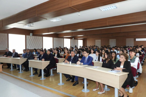 “Naxçıvan” Universitetdə ulu öndər Heydər Əliyevə həsr olunmuş elmi-praktiki konfrans keçirilib