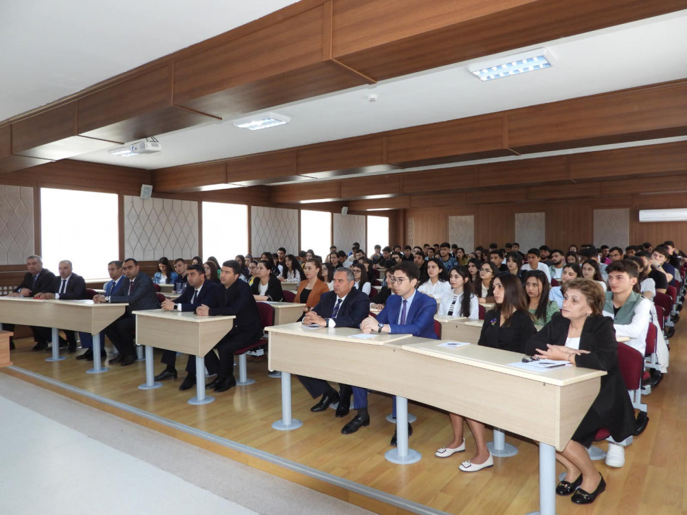 “Naxçıvan” Universitetdə ulu öndər Heydər Əliyevə həsr olunmuş elmi-praktiki konfrans keçirilib