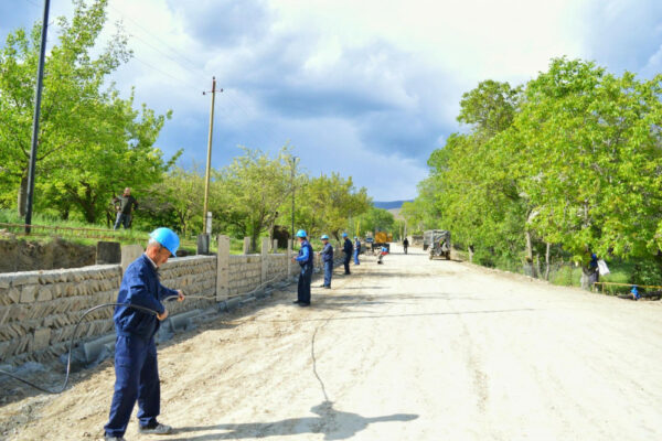 Şahbuzun Kolanı kəndində rabitə xətləri yenilənir