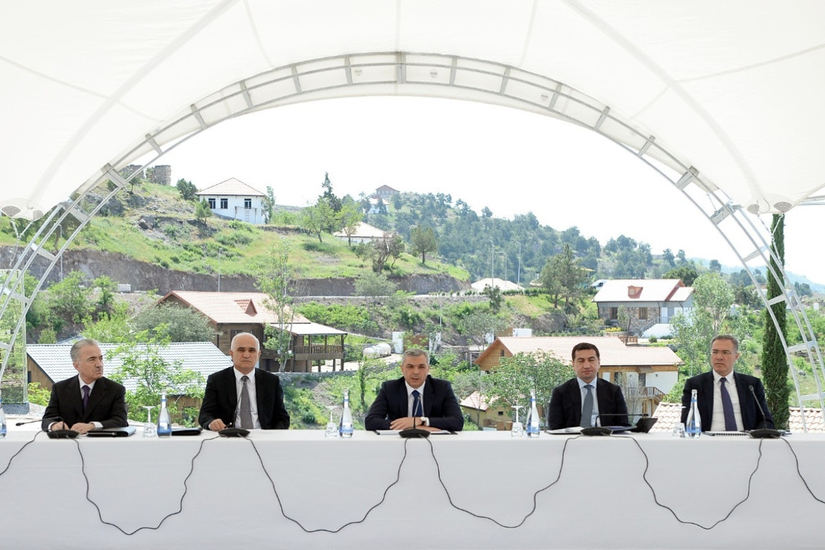 Məmurlar Laçında: Samir Nuriyev iclas keçirdi