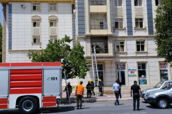 Naxçıvan şəhərindəki binada baş vermiş yanğın söndürülüb