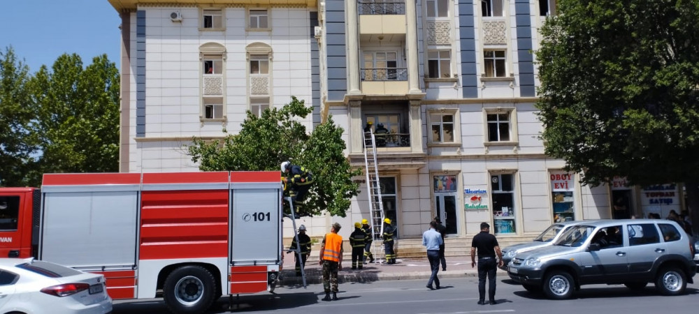 Naxçıvan şəhərindəki binada baş vermiş yanğın söndürülüb