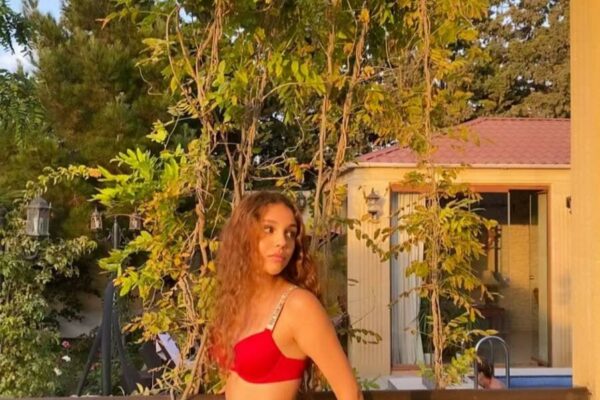 Nigar Camalın qızı çimərlik geyimində poz verdi – FOTO