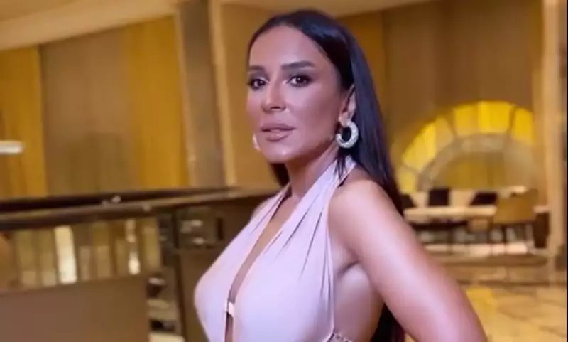Tünzalə yenə açıq geyimi ilə diqqət çəkdi