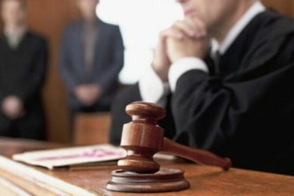 Gömrük İdarəsinin baş inspektoruna cinayət işi açıldı