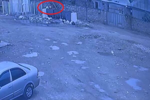 Körpəsini zibilliyə atan qadına cinayət işi açıldı