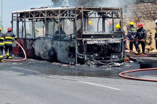 Bakıda sərnişin avtobusu partladı – Video