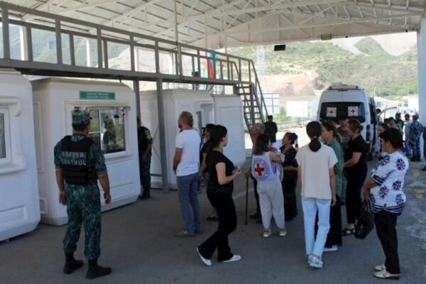 Qarabağ sakinlərinin Laçından Ermənistana keçidinə şərait yaradılıb – Video