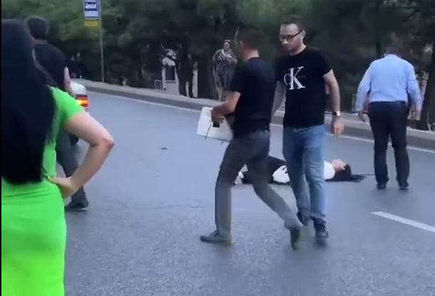 Bakıda yolu keçmək istəyən iki qadını avtomobil vurub öldürdü – Video