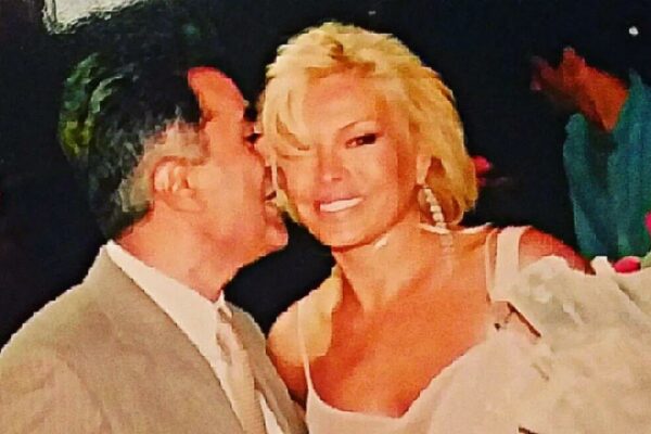 Əməkdar artist: “Ajda Pekkanla unudulmaz öpüş” – FOTO