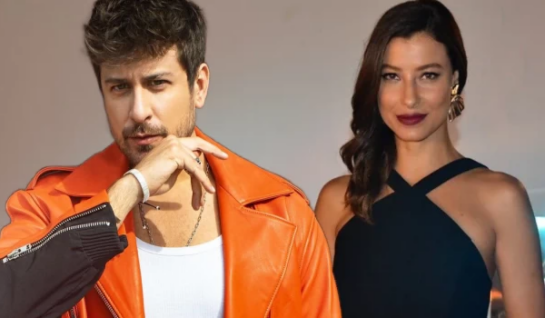 Aktrisa həmkarı ilə kinoteatrda “tutuldu” – FOTO