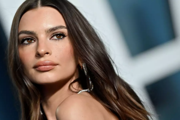 Məşhur model tənqid edildi: “Bacardığın ancaq çılpaq gəzməkdir?”
