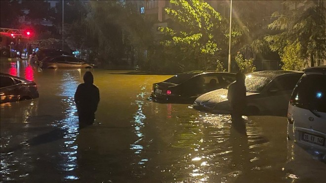 İstanbulda sel fəlakəti: ölənlər var – Video