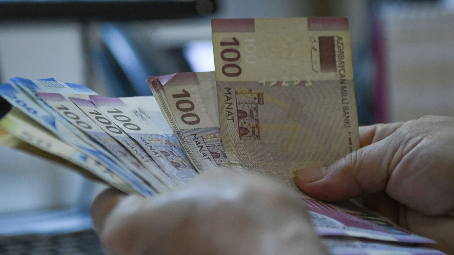 Neftin qiymətinin artması əmək haqqı və pensiyalara necə təsir göstərəcək?