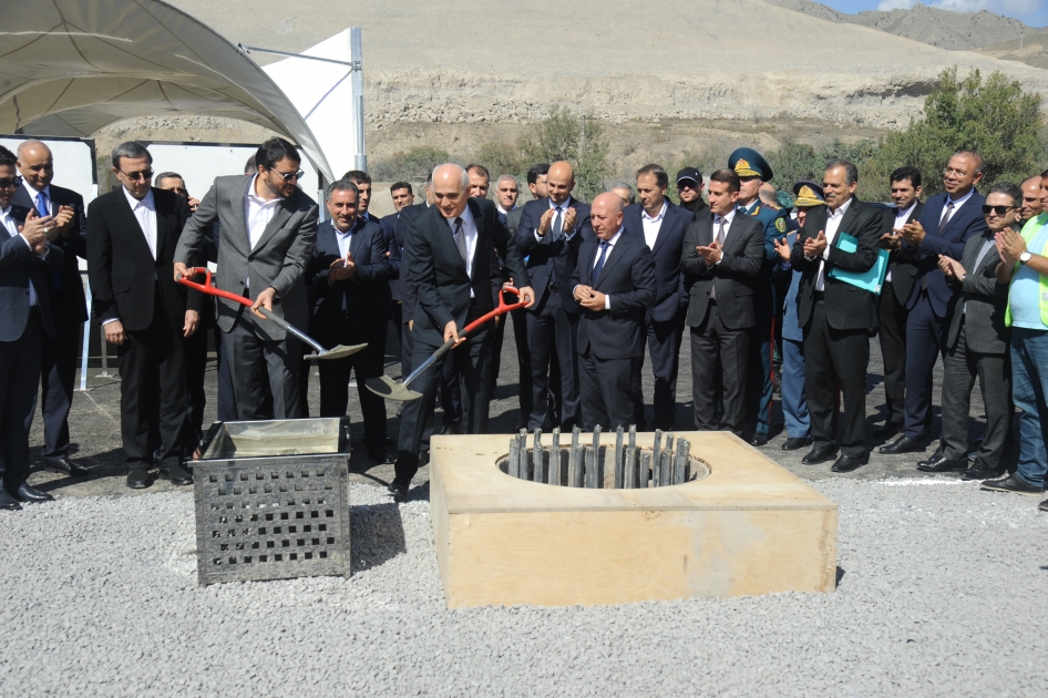 Azərbaycanla İran arasında avtomobil körpüsünün təməlqoyma mərasimi keçirilib