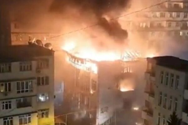 Binəqədidəki yanğın söndürüldü, polis xəsarət alıb – Yenilənib + Video