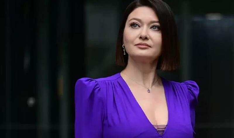 Nurgül Yeşilçay dərin yarığı ilə səs-küy yaratdı: Dəyişməyən gözəllik – FOTO