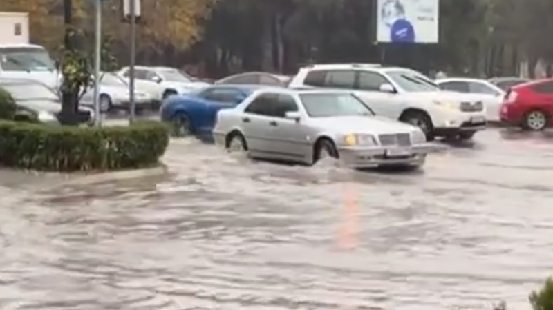 Bakıda yağışdan sonra acınacaqlı mənzərə – Video