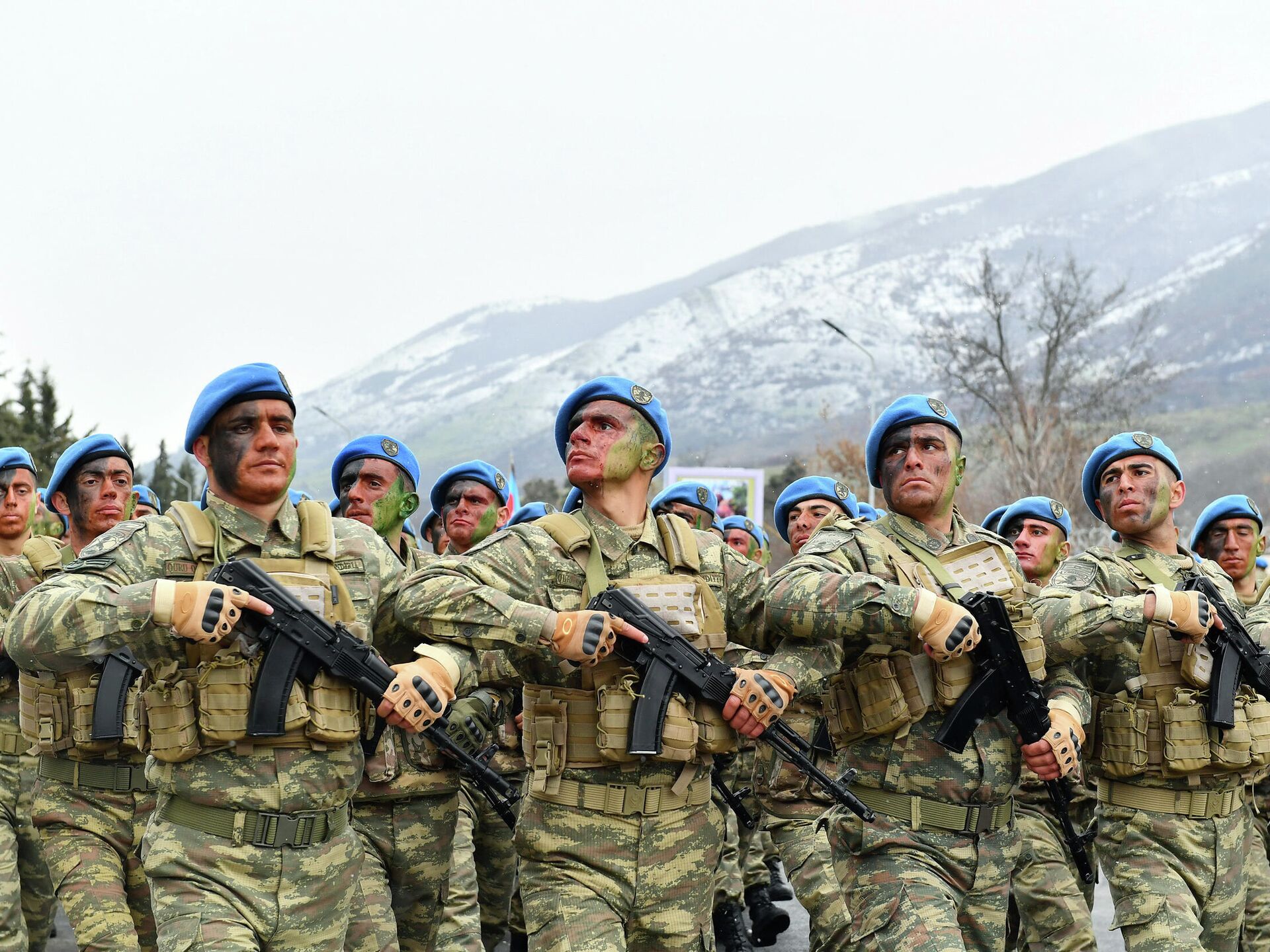 Azərbaycanda kimlərə “Kiçik leytenant” rütbəsi veriləcəyi məlum oldu