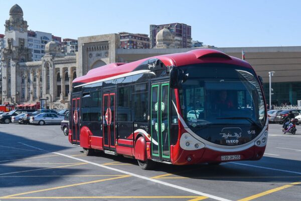 “Bakubus”da kondisioner partladı, yanğın oldu – Video