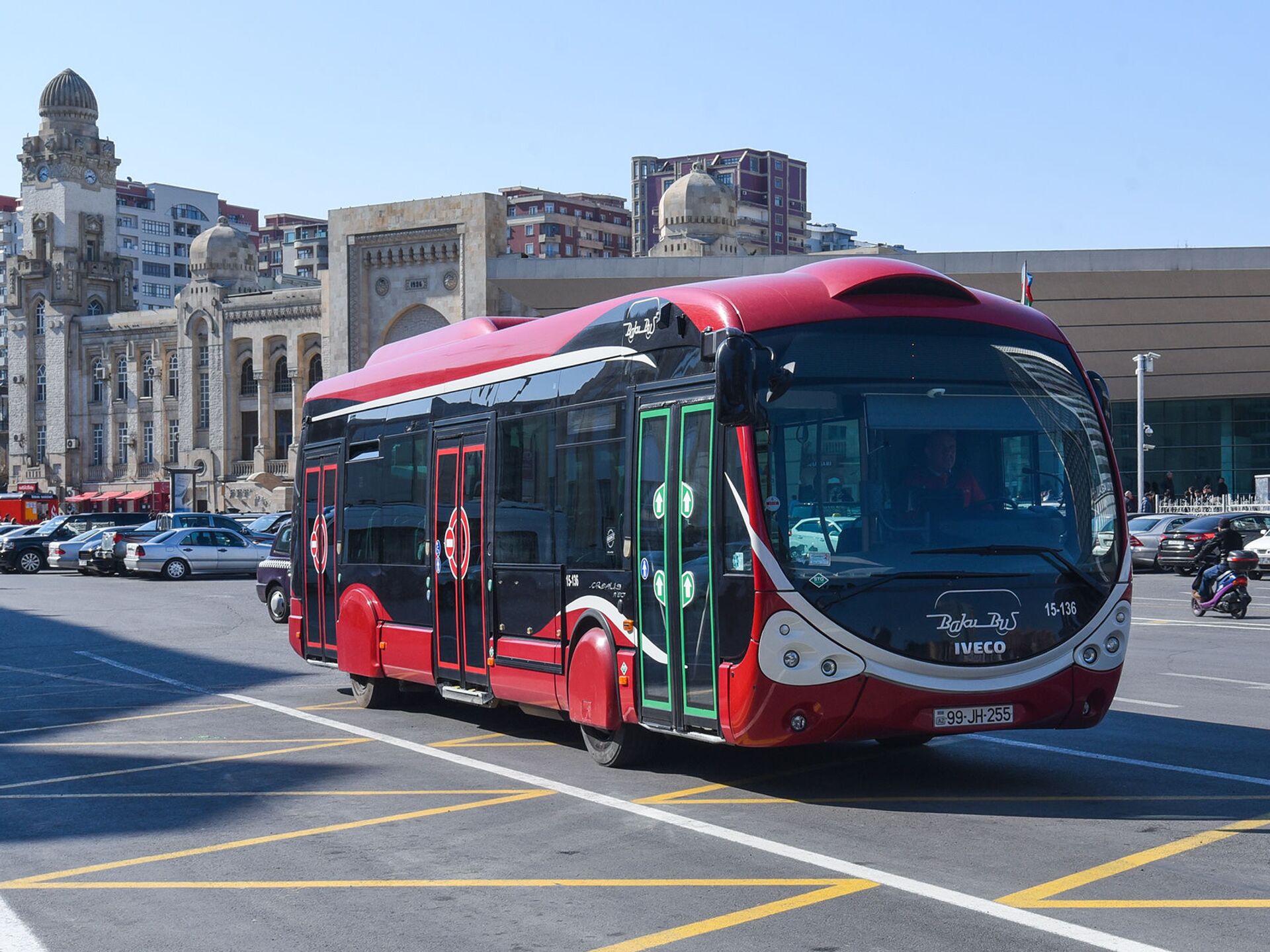 “Bakubus”da kondisioner partladı, yanğın oldu – Video