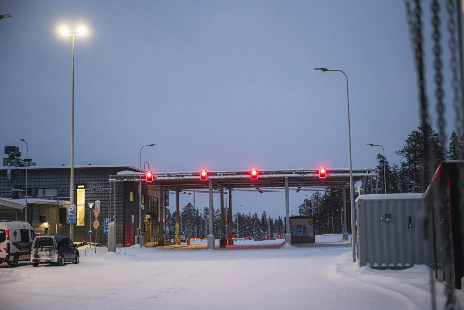 Finlandiya Rusiya ilə sərhədi bağlı saxlayacaq