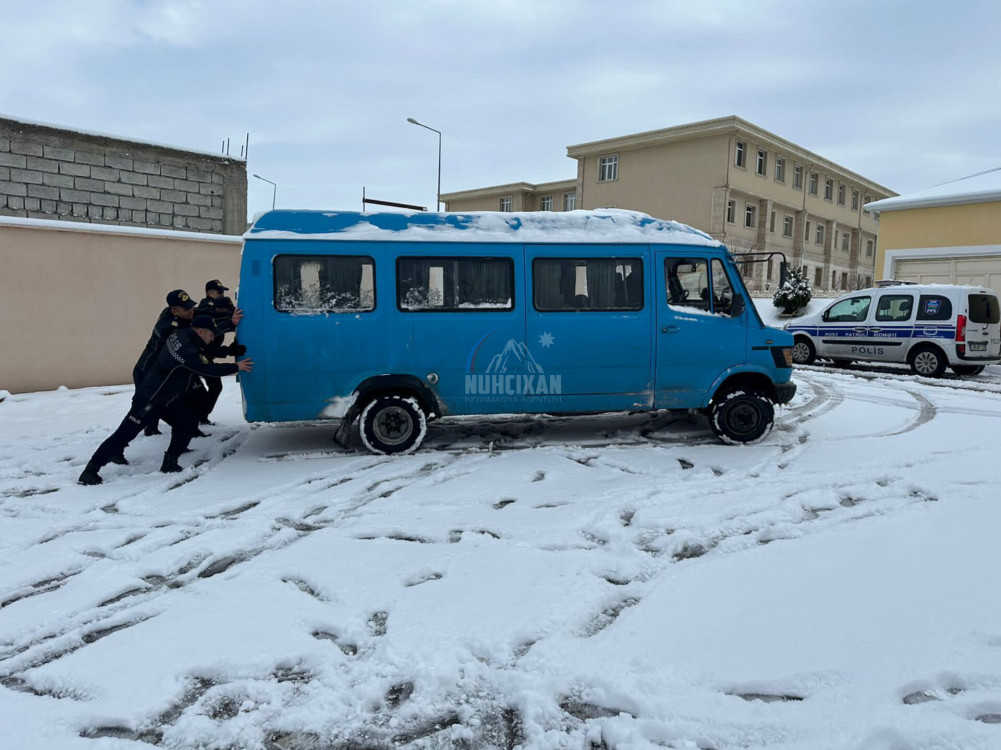 Naxçıvan Dövlət Yol Polisi qarlı hava şəraiti ilə əlaqədar sürücülərə müraciət edib