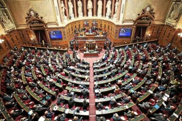 Senat Bakıya qarşı qətnamə qəbul etdi, 336 səslə…