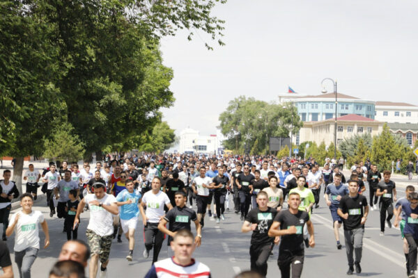 Naxçıvanda keçirilən kros qaçışına 700-dən çox insan qatılıb