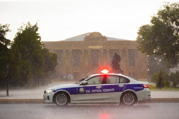 Naxçıvan Dövlət Yol Polisi İdarəsinin mövcud hava şəraiti ilə əlaqədar yol hərəkəti iştirakçılarına müraciət edib