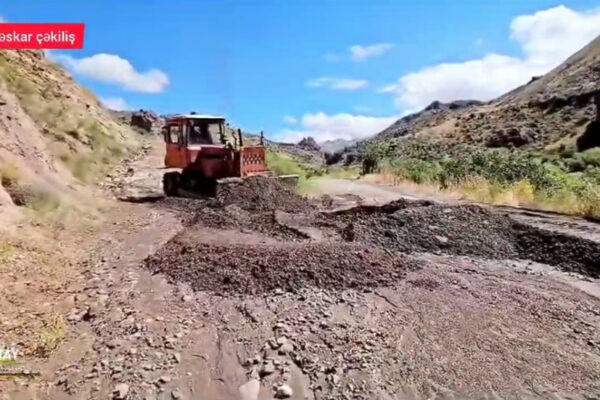 Naxçıvanda qeyri-sabit hava şəraitinin yollarda yaratdığı problemlər aradan qaldırılır