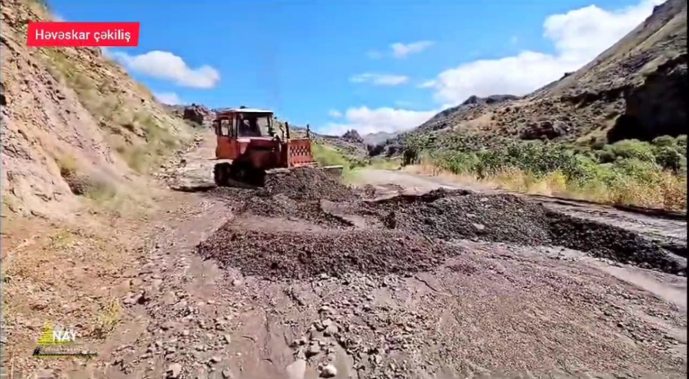 Naxçıvanda qeyri-sabit hava şəraitinin yollarda yaratdığı problemlər aradan qaldırılır