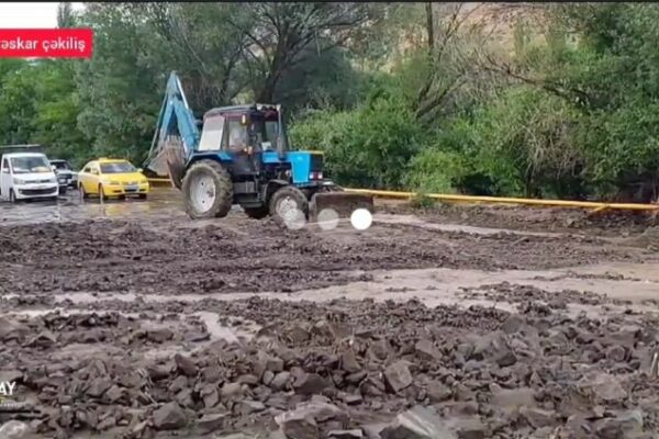 Naxçıvanda güclü yağış nəticəsində bir-neçə avtomobil yolunda məhdudiyyət yaranıb