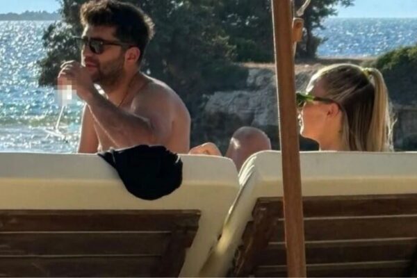 Doğukan Güngör yeni sevgilisi ilə çimərlikdə – FOTO