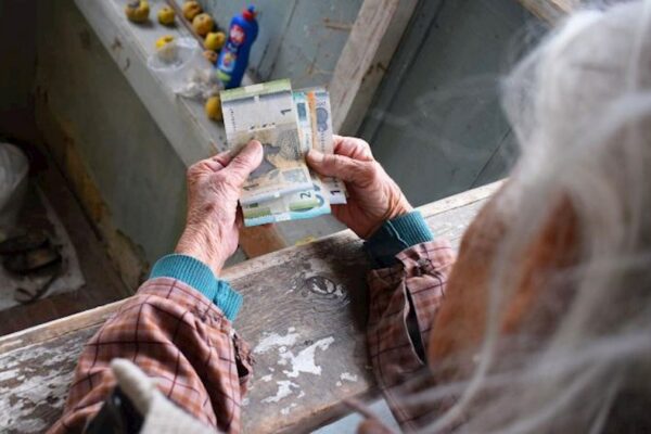 Bu gündən Azərbaycanda qadınlar 64 yaşından pensiyaya çıxacaqlar