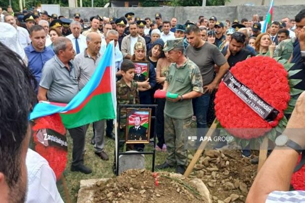 Kəlbəcərdə uçqun altında qalaraq həlak olan hərbçi dəfn edildi – Fotolar