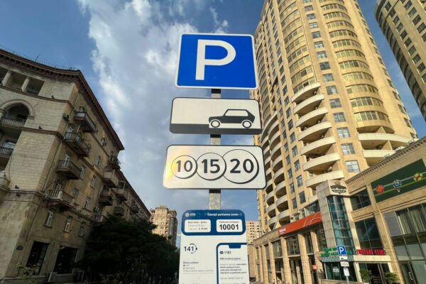 Parkinqdə bir saatdan beş dəqiqə keçəndə niyə iki saatın pulu tələb olunur?