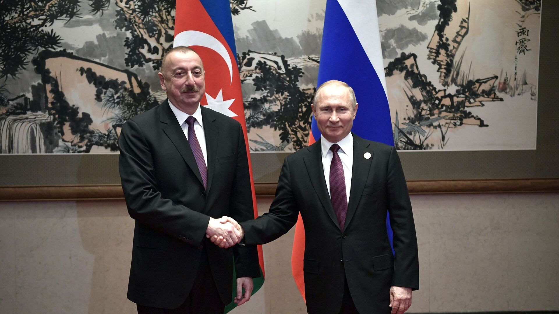 Putin İlham Əliyevə zəng etdi. Liderlər nəyi müzakirə ediblər?