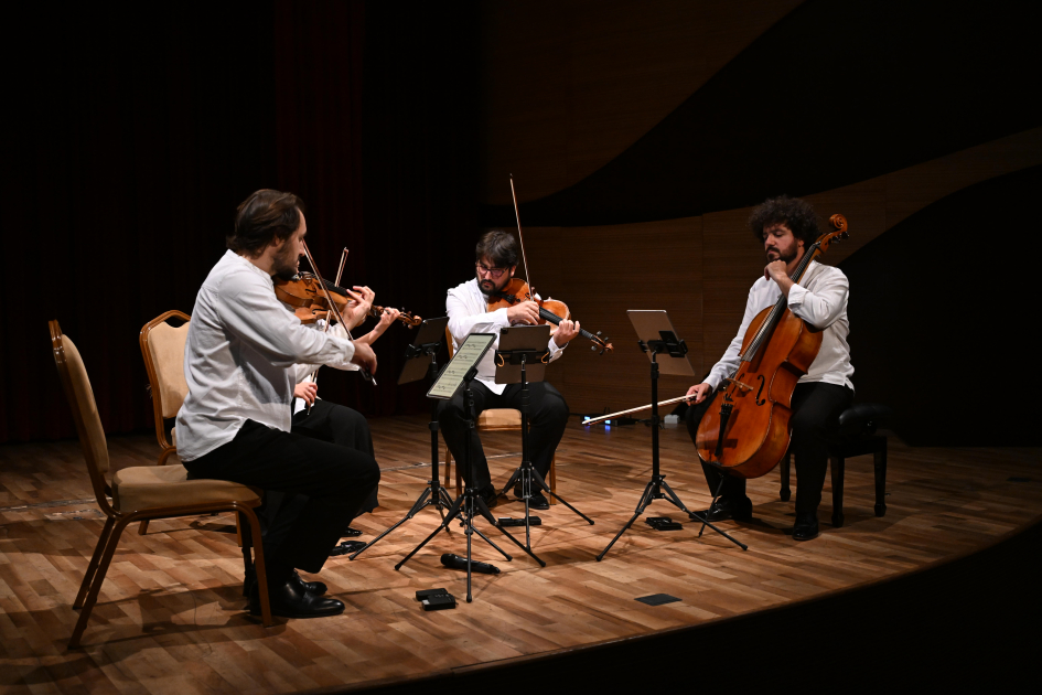 “Les Essences” kamera orkestri Bakıda konsert proqramı ilə çıxış edib