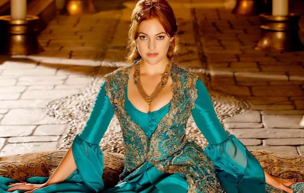 “Hürrəm” 11 il sonra ekrana qayıdır – FOTO